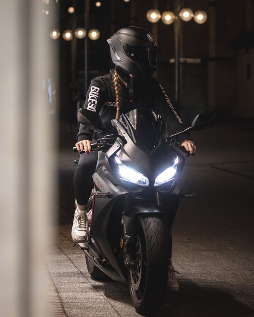 Motovlog post on Dostana
