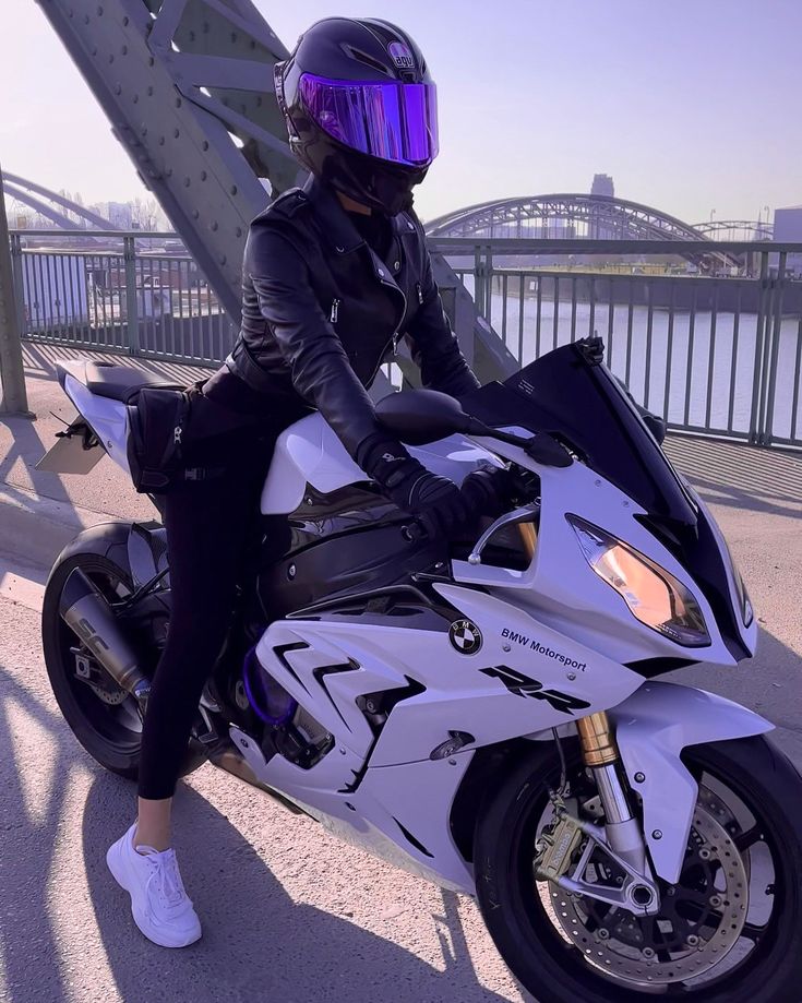 Motovlog post on Dostana