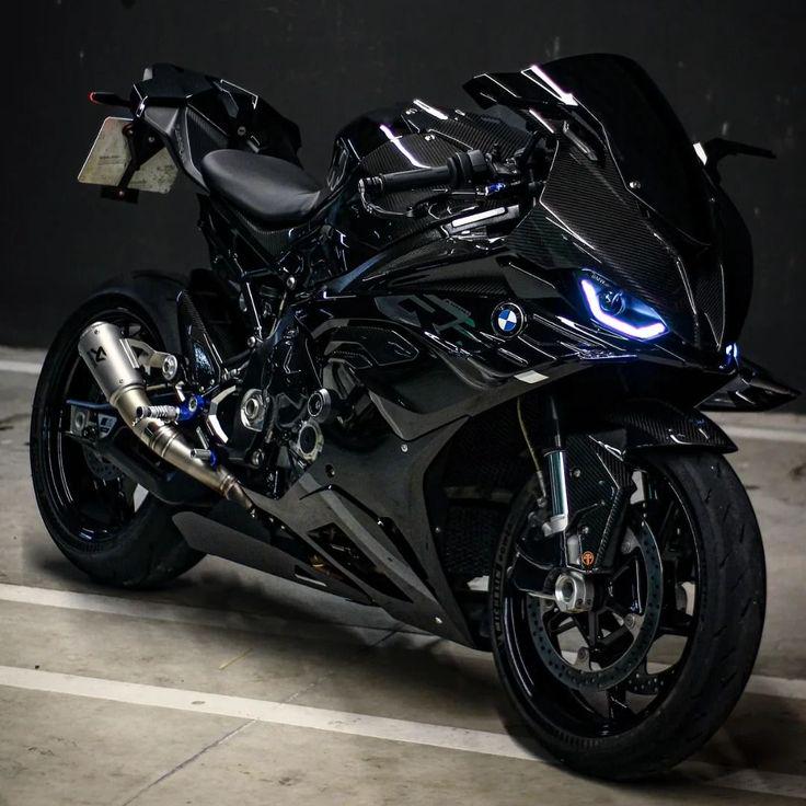 Motovlog post on Dostana