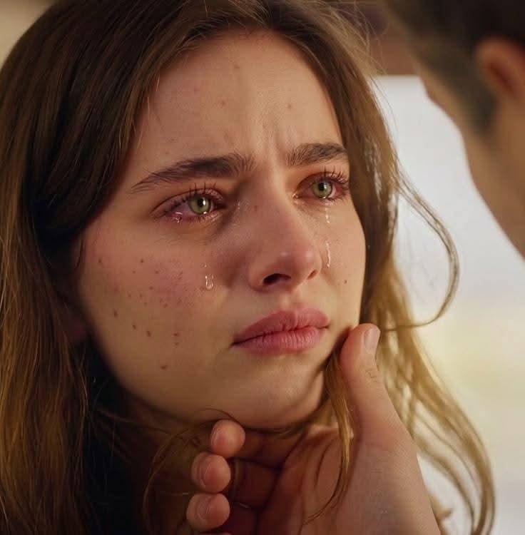 تم اُس شخص کہ مقروض ہو جس نے تمہاری اذیتوں کو گلے لگایا
جبکہ باقی ساری دُنیا تم پر بے رحمی سے گزر رہی تھی❤️‍🩹