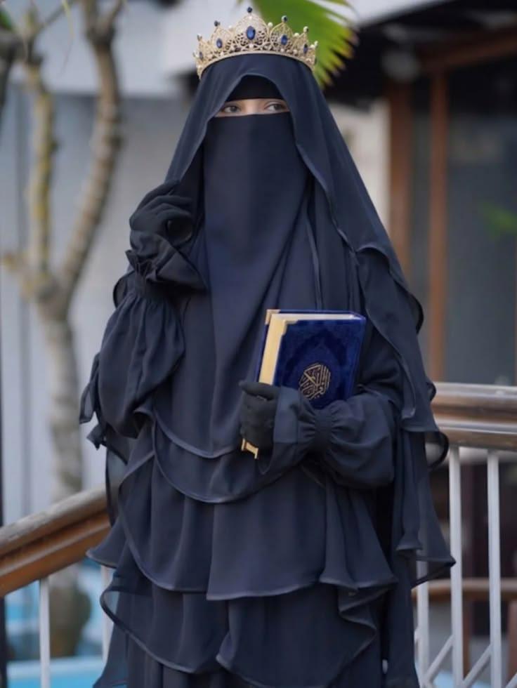 ضرورت نہیں مجھے تہذیب مغرب کی آزادی کی🌸
میرے رب نے بنایا مجھے اپنے اسلام کی شہزادی🌸

اے بنت حوا اپنا مقام…