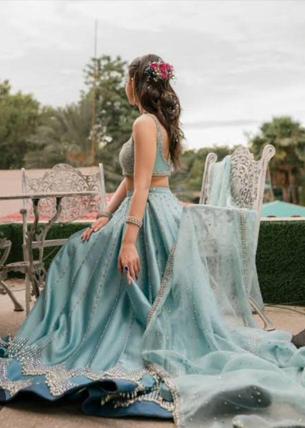 Fashion post on Dostana