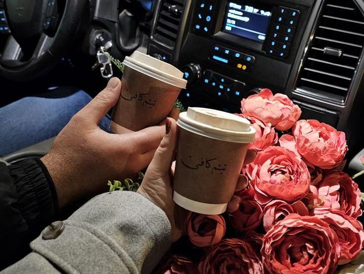 کسی نے پوچھا چائے یا محبت؟
ہم نے کہا; محبت کے ہاتھ کی چائے!

      🌸♥️🫶🏻✨