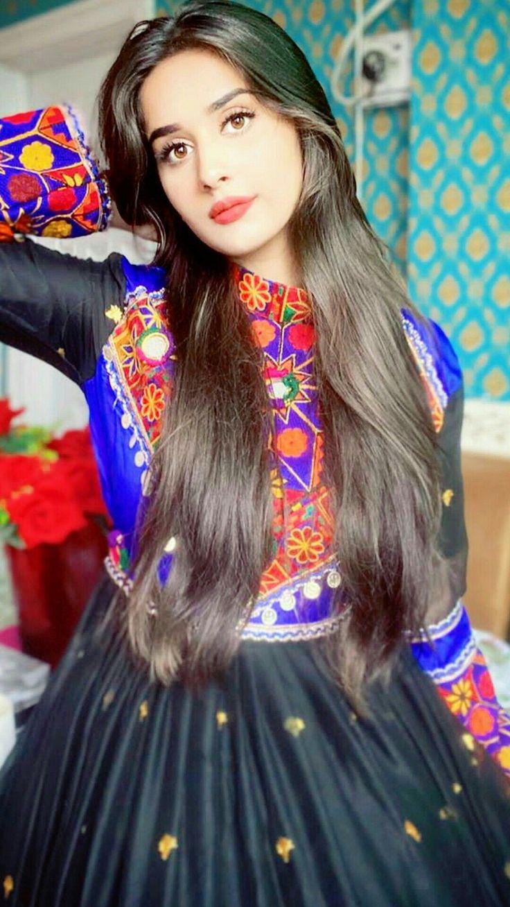 Fashion post on Dostana