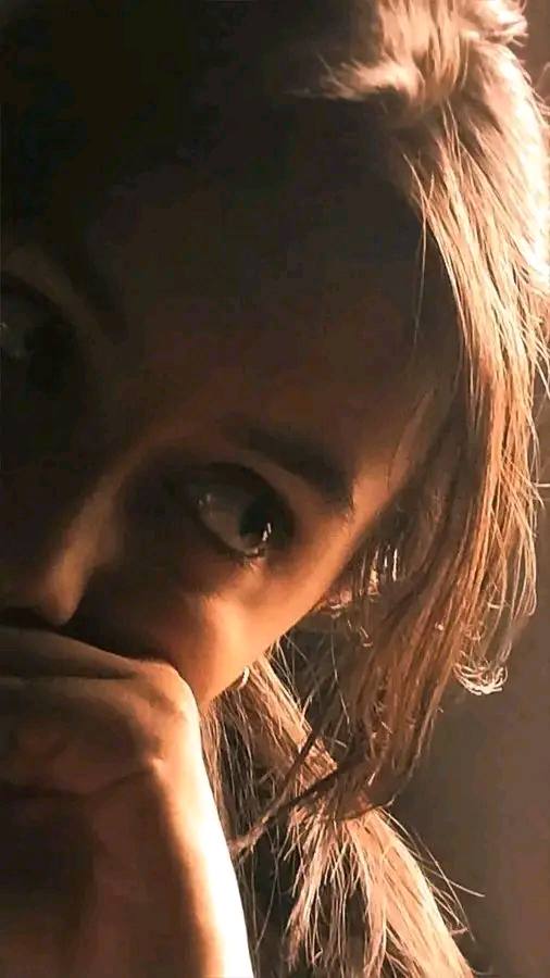 جب سے تو میری دسترس سے باہر ہے!!
خواب چُھبتے ہیں میری آنکھوں کو۔!🥀